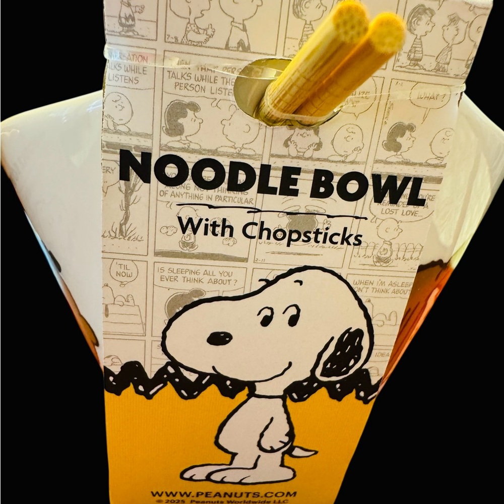Peanuts Snoopy Party Supplies White and Yellow set of 2 ceramic - Picture 1 of 5